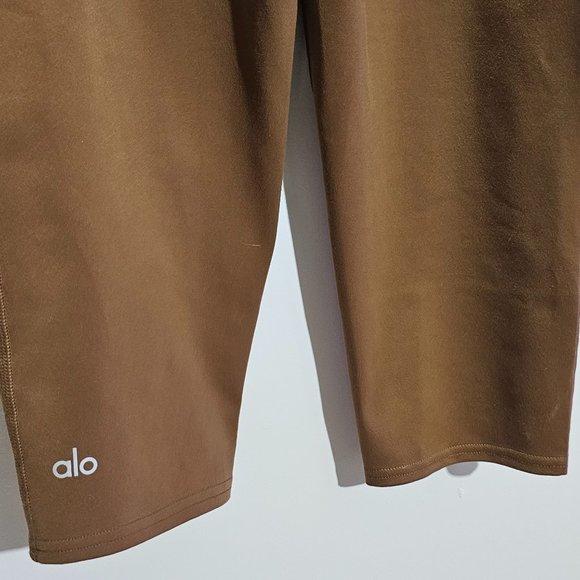 🏷️NWT ALO Yoga Airbrush Physique Capri Onesie In Cinnamon Brown - Various Sizes - Picture 11 of 15